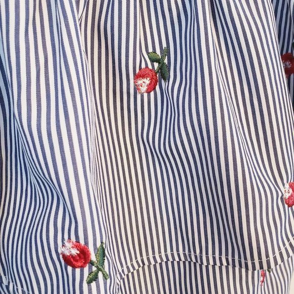 Girl Evolution Women's Blue and White Stripe Top with Roses Size Medium - Picture 4 of 5